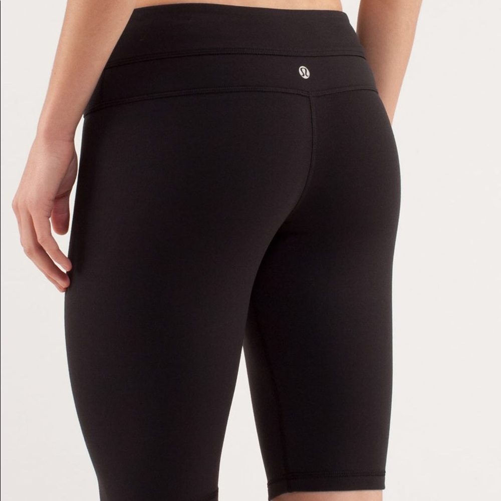 Lululemon reverse groove short